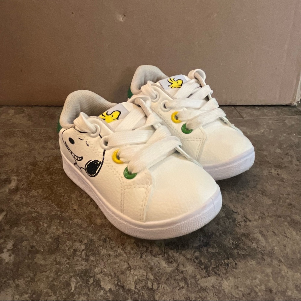 Cerda Snoopy Court Toddler/Baby Shoes sizes 6 Tennis Shoes